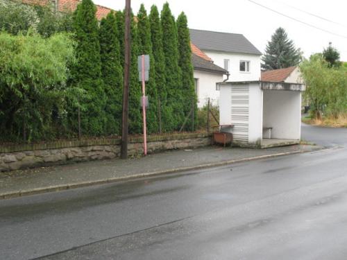 čekárny + chodníky